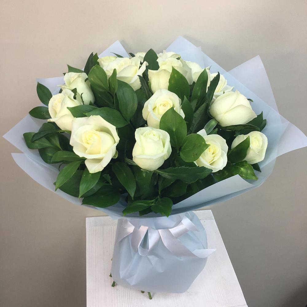 Букет 15 Белых роз Проуд в Танцырее