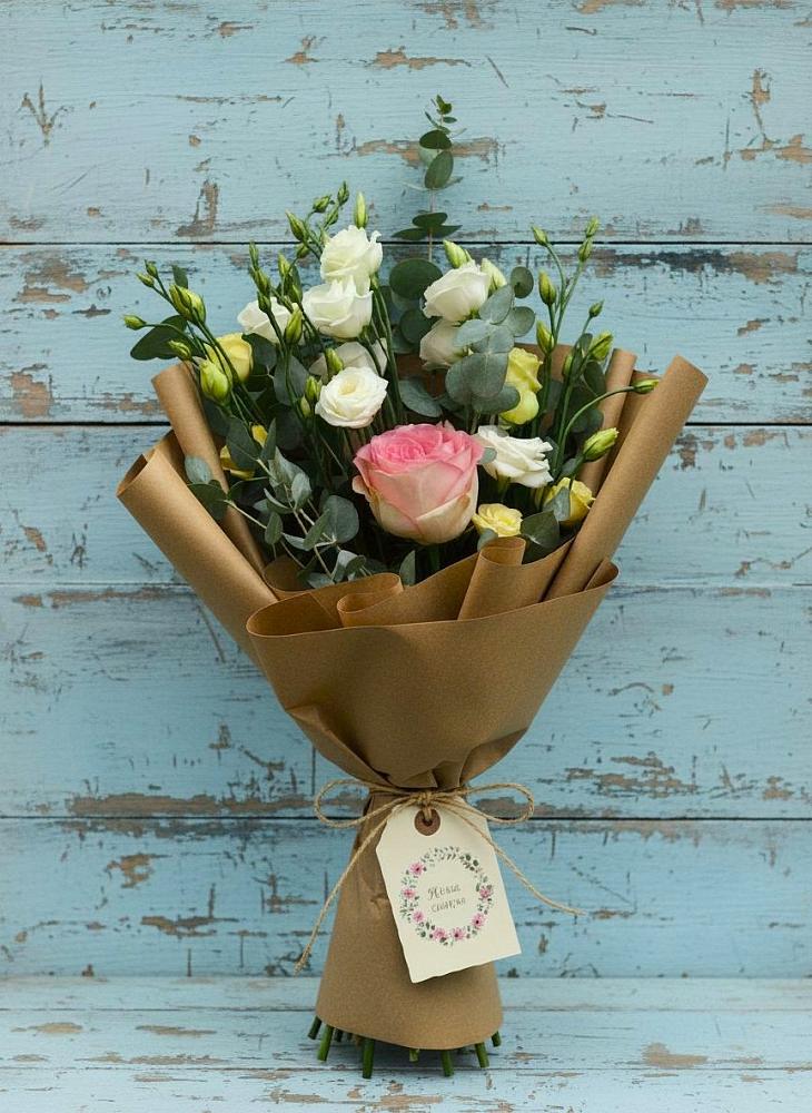 Букет цветов из: Розы и Лизиантусы в Танцырее