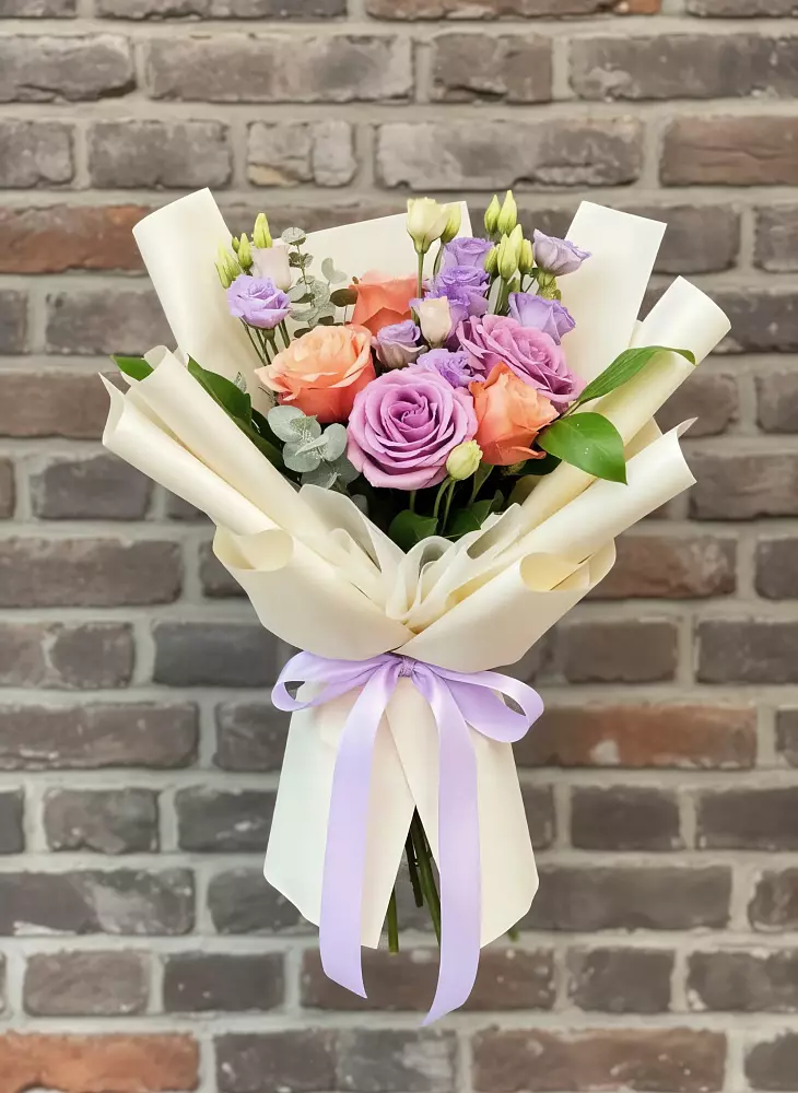 Букет цветов из: Лизиантусы и Розы в Танцырее