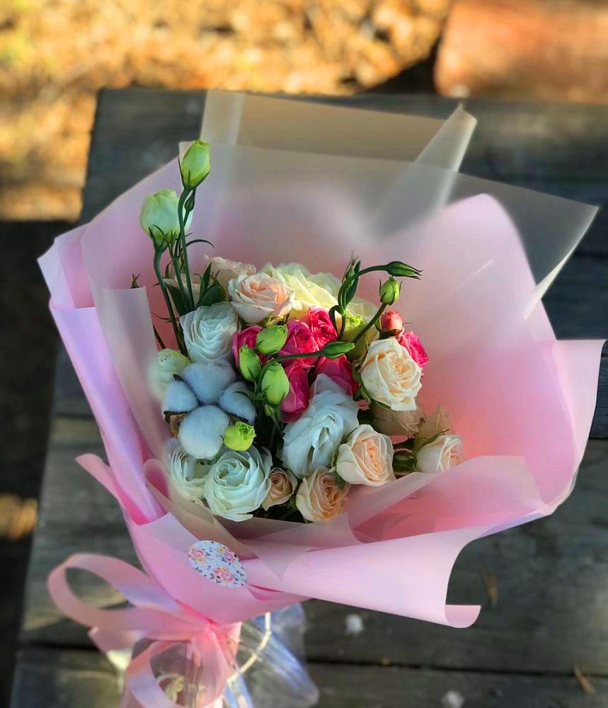 Букет цветов из: Розы и Лизиантусы в Танцырее