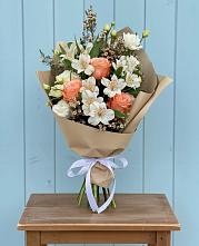 Букет цветов из:  Альстромерии, Лизиантусы, Розы и Хризантемы в Танцырее