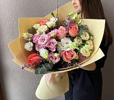 Букет цветов из:  Розы, Лизиантусы и Гвоздики #REPLACE_PRED# Танцырее