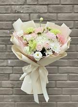 Букет цветов из:  Гвоздики, Розы, Лизиантусы и Хризантемы в Танцырее