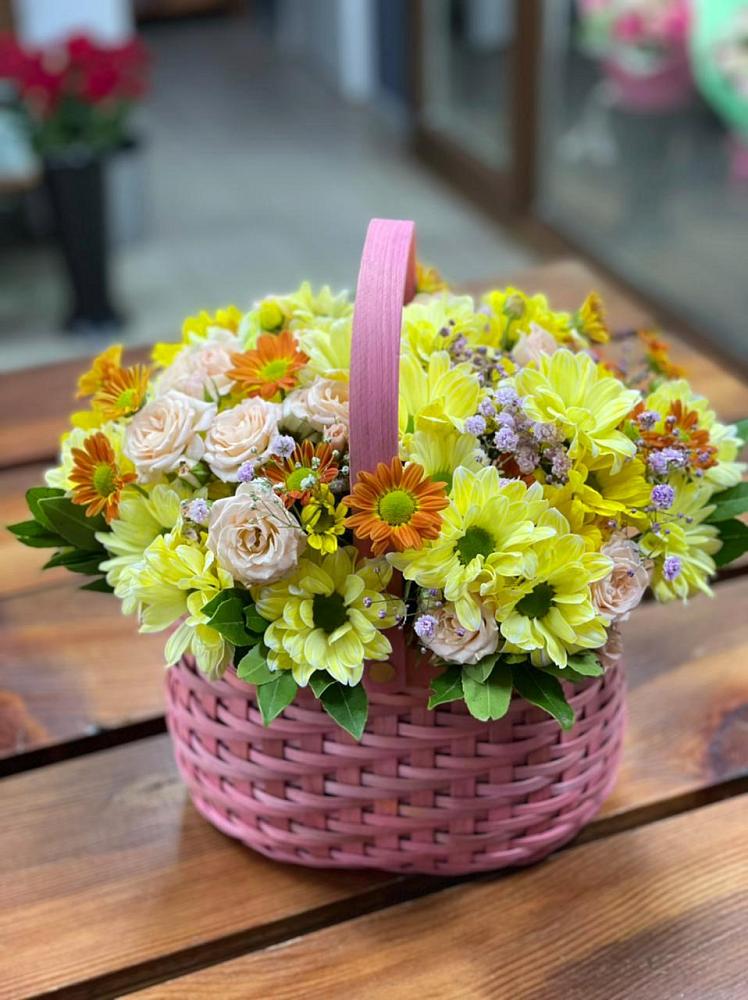 Цветочная композиция из Хризантемы и Розы в корзине в Танцырее