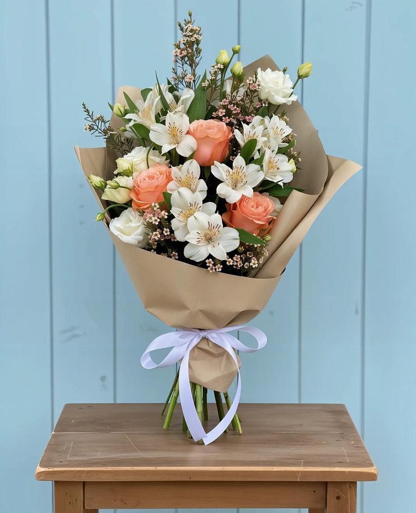 Букет цветов из: Альстромерии, Лизиантусы, Розы и Хризантемы в Танцырее